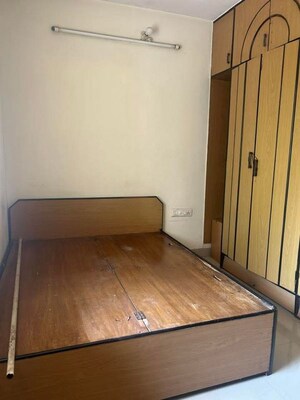 Room in 1 BHK Apartment at Dahisar East – for Rent