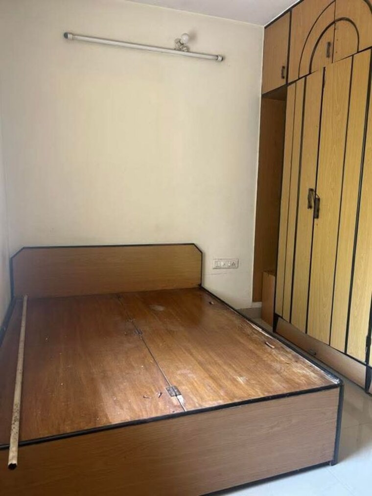 Room, dahisar east 1 Bedroom 430 Sq.Ft. Apartment In Dahisar East Mumbai 10424382