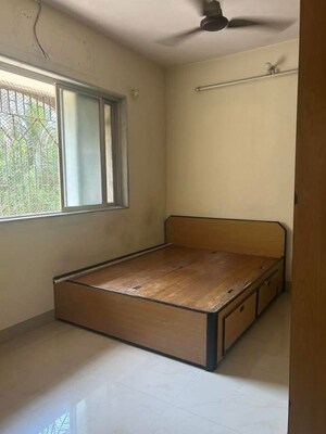 Room in 1 BHK Apartment at Dahisar East – for Rent