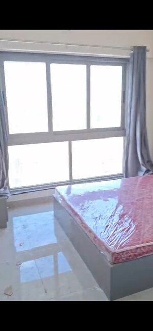 Room in 2 BHK Apartment at Veena Smart Homes, Kandivali West – for Rent