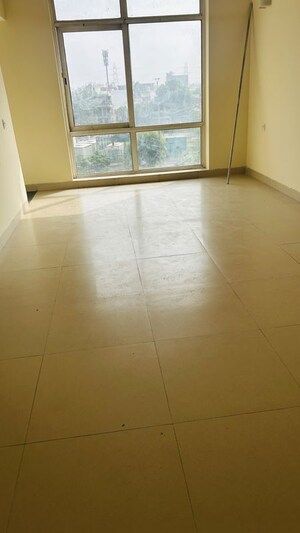 Room in 3 BHK Apartment at Jaypee Green Wish town Klassic, Sector 134 – for Rent