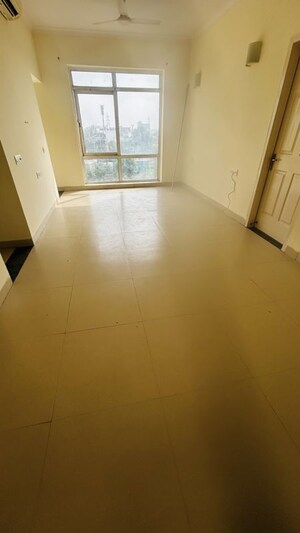 Room in 3 BHK Apartment at Jaypee Green Wish town Klassic, Sector 134 – for Rent