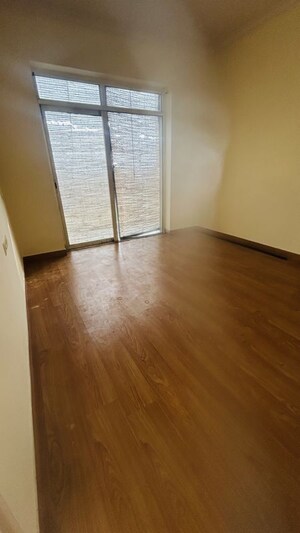 Room in 3 BHK Apartment at Jaypee Green Wish town Klassic, Sector 134 – for Rent