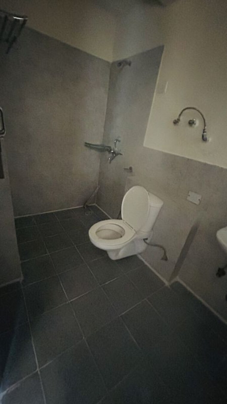 Bathroom, jaypee-green-wish-town-klassic 3 Bedroom 1565 Sq.Ft. Apartment In Sector 134 Noida 10424393