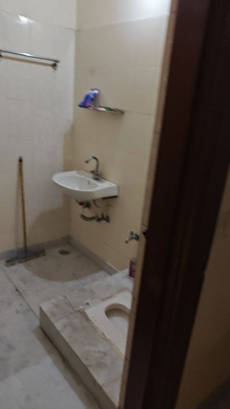 Bathroom, rajpur khurd extension 2 Bedroom 900 Sq.Ft. Builder Floor In Rajpur Khurd Extension Delhi 10424464