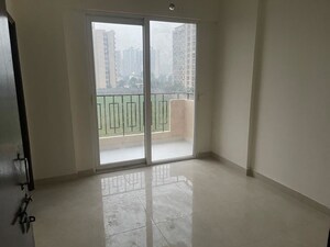 Room in 2 BHK Apartment at Signature Global The Roselia, Sector 95a – for Sale