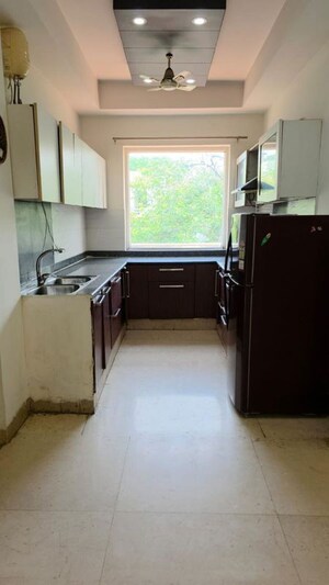 Room in 3 BHK Builder Floor at Sushant Lok I – for Rent