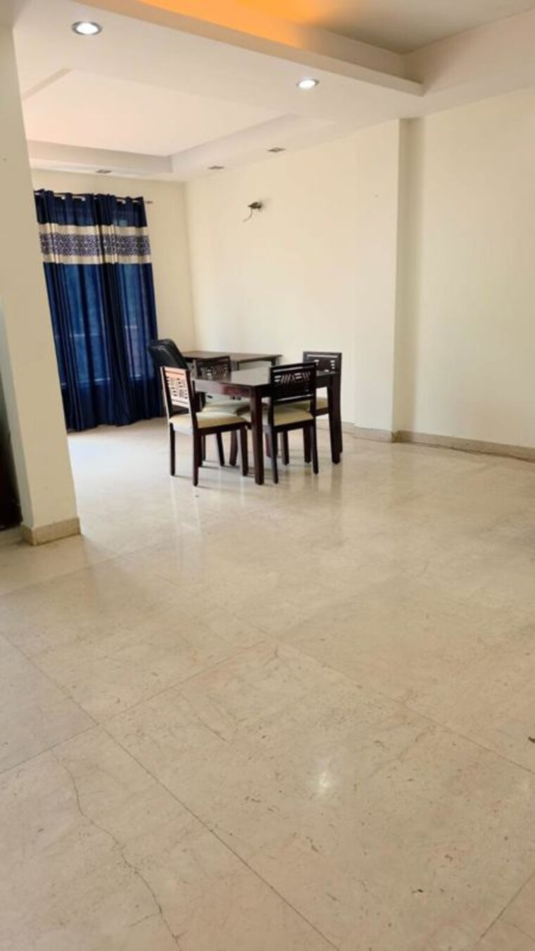Room, sushant lok i 3 Bedroom 215 Sq.Yd. Builder Floor In Sushant Lok I Gurgaon 10424509