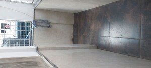 Room in 3 BHK Independent House at Nr Colony – for Rent