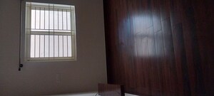 Room in 3 BHK Independent House at Nr Colony – for Rent