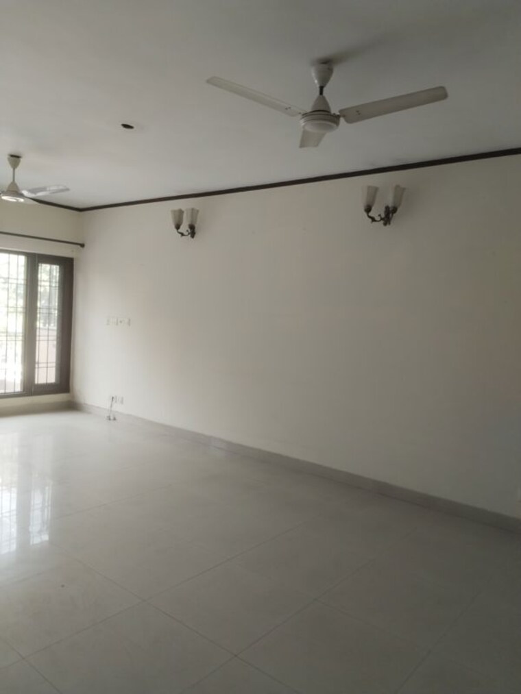 Room, sarita vihar 3 Bedroom 1950 Sq.Ft. Builder Floor In Sarita Vihar Delhi 10424603