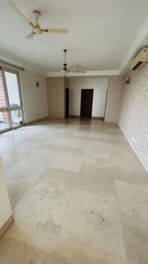 Room in 3 BHK Apartment at Jaypee Greens Pavilion Court, Sector 128 – for Rent