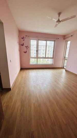 Room in 3 BHK Apartment at Jaypee Greens Pavilion Court, Sector 128 – for Rent