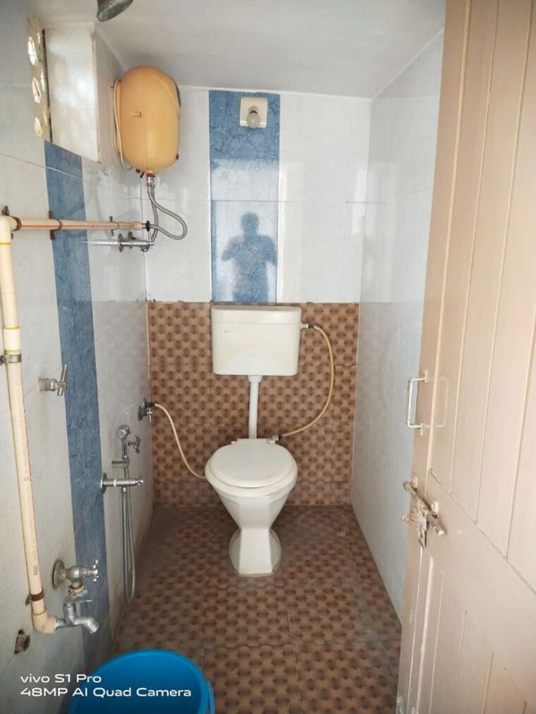 Bathroom, paldi 1 Bedroom 150 Sq.Ft. Apartment In Paldi Ahmedabad 10424692