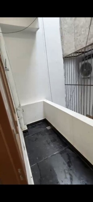 Balcony in 1 BHK Builder Floor at Sector 40 – for Rent