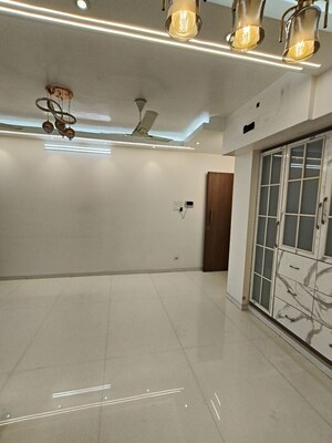 Room in 2.5 BHK Apartment at Vijay Orovia, Ghodbunder Road – for Rent