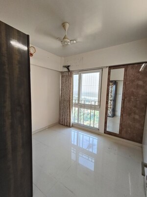 Room in 2.5 BHK Apartment at Vijay Orovia, Ghodbunder Road – for Rent