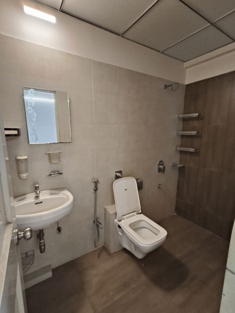 Bathroom, vijay-orovia 2.5 Bedroom 800 Sq.Ft. Apartment In Ghodbunder Road Thane 10424720