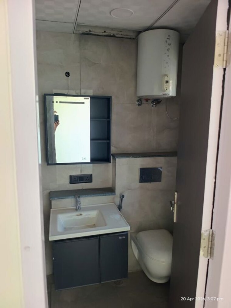 Bathroom, jaypee-greens-kosmos 3.5 Bedroom 1365 Sq.Ft. Apartment In Sector 134 Noida 10401885