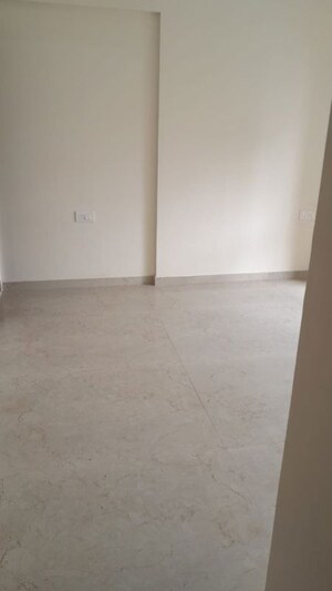 Room in 2 BHK Apartment at Dosti Group Landmark, Balkum Pada – for Rent
