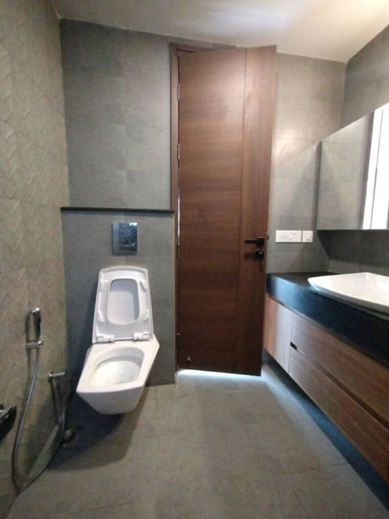 Bathroom, krisumi-waterfall-residences 3.5 Bedroom 2568 Sq.Ft. Apartment In Sector 36a Gurgaon 10424743