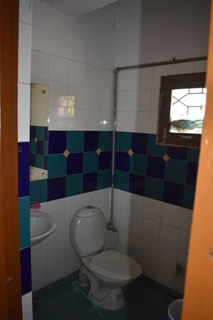 Bathroom in 1 BHK Builder Floor at Gomti Nagar – for Rent