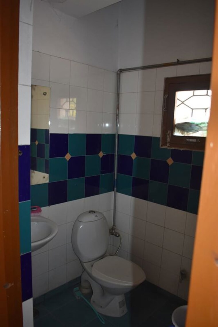 Bathroom, gomti nagar 1 Bedroom 500 Sq.Ft. Builder Floor In Gomti Nagar Lucknow 10424756