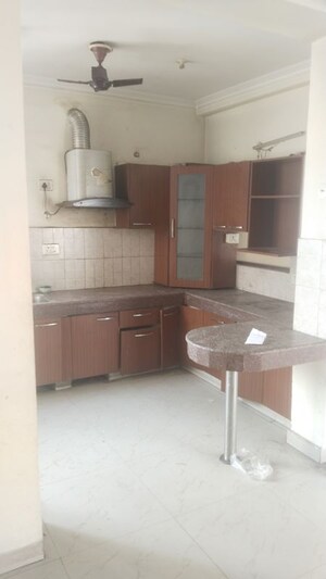Kitchen in 3 BHK Apartment at Parsvnath Planet, Gomti Nagar – for Rent