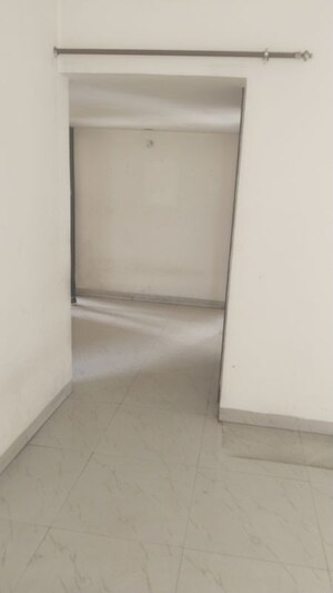 Room in 3 BHK Apartment at Parsvnath Planet, Gomti Nagar – for Rent