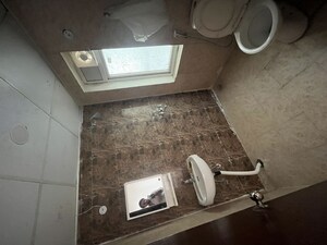 Attached Bathroom in 2.5 BHK Apartment at Amrapali Ivory Heights, Amrapali Dream Valley – for Rent