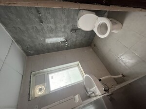 Bathroom in 2.5 BHK Apartment at Amrapali Ivory Heights, Amrapali Dream Valley – for Rent