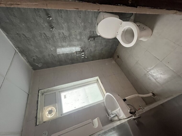Bathroom, amrapali-ivory-heights 2.5 Bedroom 920 Sq.Ft. Apartment In Amrapali Dream Valley Greater Noida 10424790