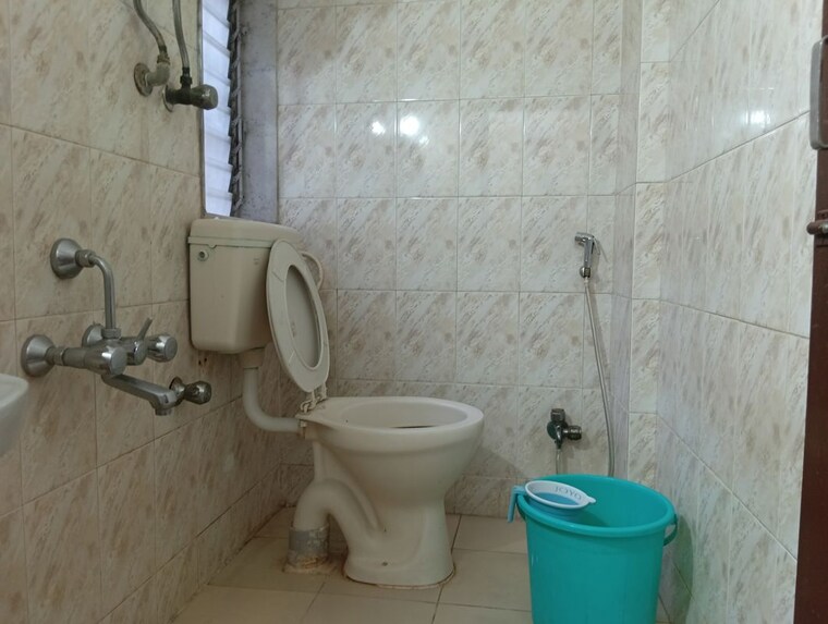 Bathroom, hdil-dheeraj-kiran 2 Bedroom 650 Sq.Ft. Apartment In Malad West Mumbai 10424796