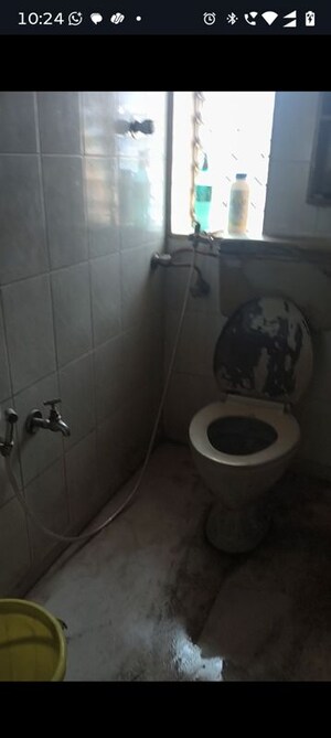 Bathroom in 2 BHK Apartment at Nehru Nagar – for Rent