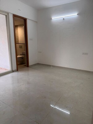 Room in 2 BHK Apartment at Raheja Vistas Phase II, Mohammadwadi – for Rent