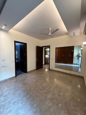 Room in 4 BHK Builder Floor at New Friends Colony – for Rent