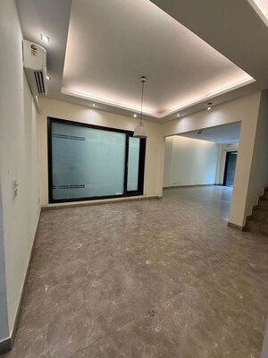 Room in 4 BHK Builder Floor at New Friends Colony – for Rent