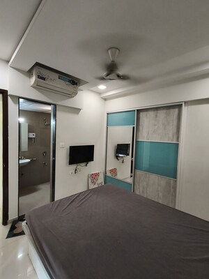 Room in 2 BHK Apartment at Runwal Eirene, Balkum Pada – for Rent