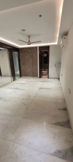 Room in 4 BHK Builder Floor at Greater Kailash – for Sale