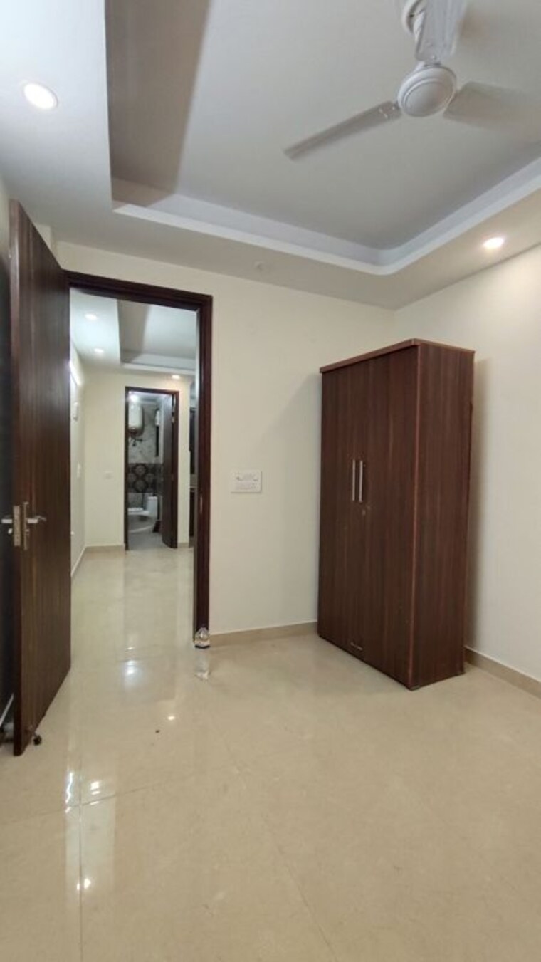Room, freedom fighters enclave 1 Bedroom 500 Sq.Ft. Builder Floor In Freedom Fighters Enclave Delhi 10424887