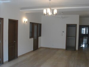 Room in 3 BHK Builder Floor at Pamposh Enclave – for Rent