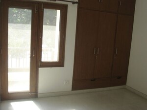 Room in 3 BHK Builder Floor at Pamposh Enclave – for Rent