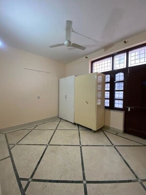 Room in 2 BHK Builder Floor at Sector 23a – for Rent