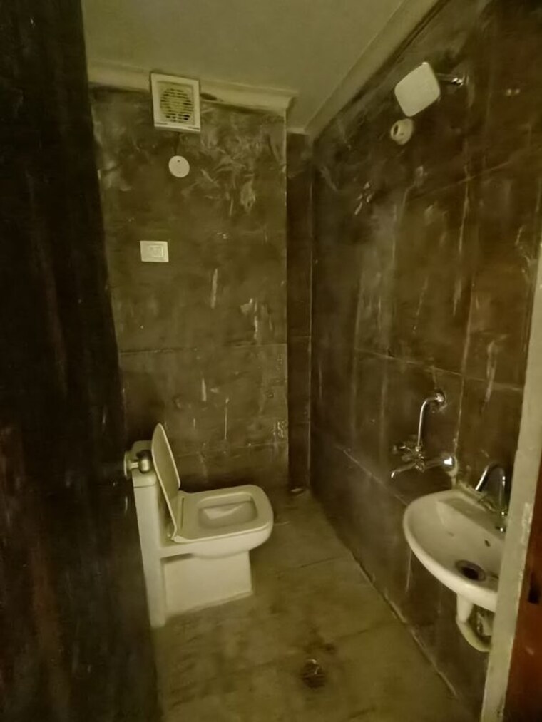 Bathroom, said ul ajaib 1 Bedroom 500 Sq.Ft. Builder Floor In Said Ul Ajaib Delhi 10424912
