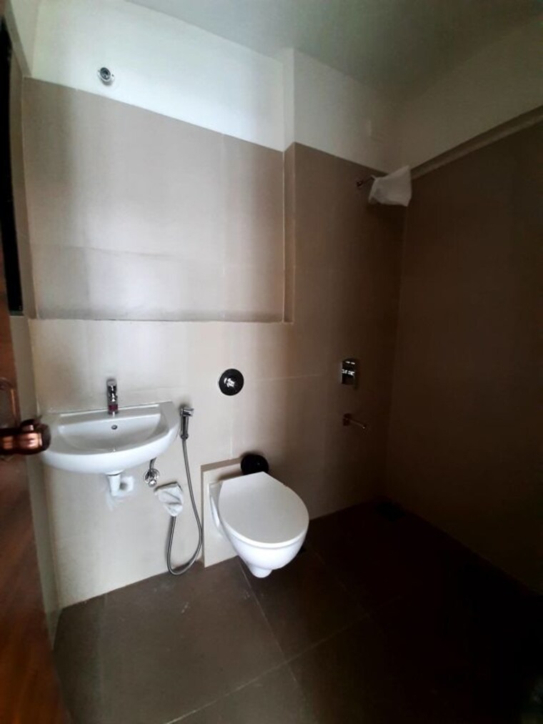 Bathroom, je-and-vee-vrindavan 1 Bedroom 390 Sq.Ft. Apartment In Malad East Mumbai 10424917