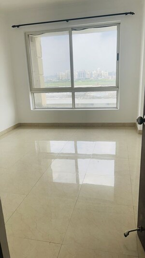 Room in 3 BHK Apartment at Jaypee Greens Kalypso Court, Sector 128 – for Rent