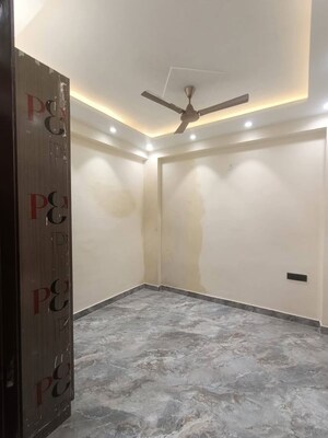 Room in 1 BHK Builder Floor at Saket – for Rent