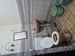 Bathroom in 1.5 BHK Builder Floor at Mayur Vihar – for Rent
