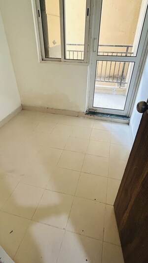 Room in 2 BHK Apartment at Jaypee Kensington Park Apartments, Sector 133 – for Rent