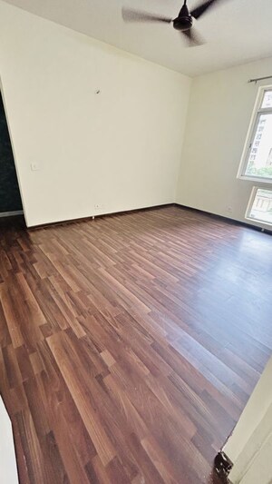 Room in 2 BHK Apartment at Jaypee Kensington Park Apartments, Sector 133 – for Rent